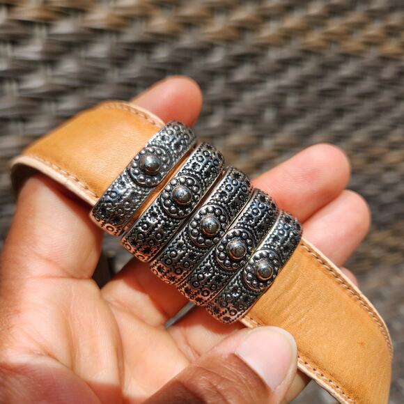 Vintage Statement Leather Boho Cowgirl Engraved Silver Tone Buckle Tan Belt 30in - Picture 4 of 8